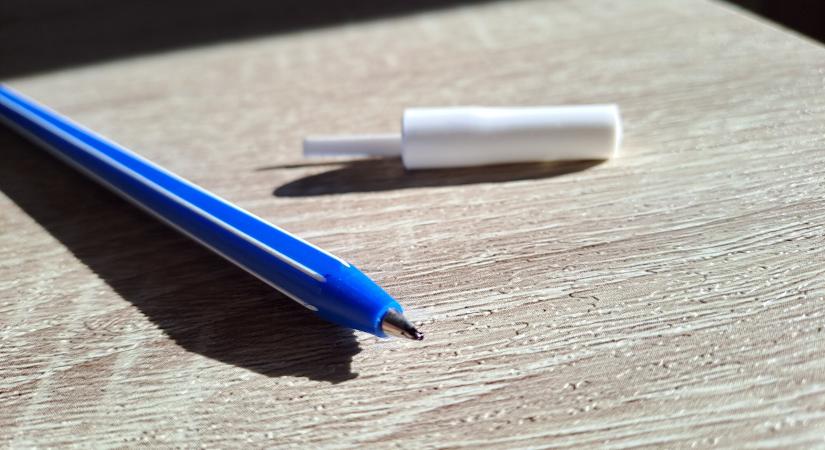 Tollal tört betegtársa életére egy kórházban ápolt férfi Pest megyében – Vádat emeltek ellene