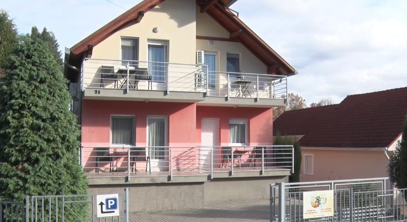 Kimagasló volt a kereslet az őszi szünetben a fürdővárosi szálláshelyek iránt