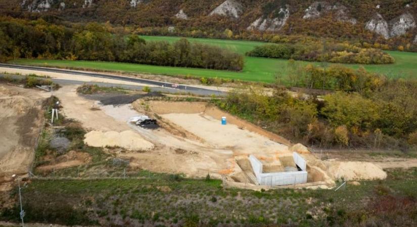 Korlátozzák az M1-es forgalmát, lebontják ezt a hidat