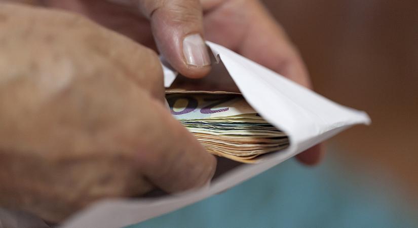 Megzsarolták a magyar boltokat, a fele ki is fizette a váltságdíjat