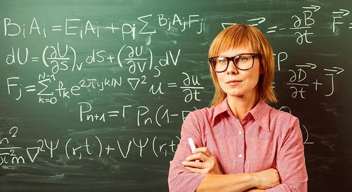 Oktatáspolitikai Intézet: A fizikát és informatikát egyre gyakrabban tanítják szakmai képesítés nélküli tanárok