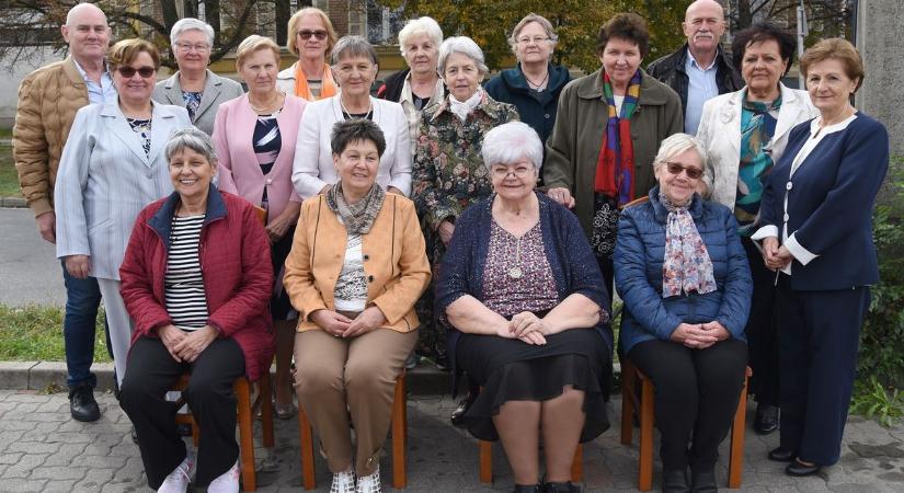 Meghatódva tértek vissza az iskola falai közé az ötven éve végzett öregdiákok