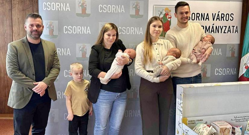 Babamama csomagot kaptak a kisgyerekes családok Csornán