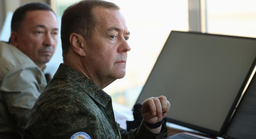 „Vérszomjas kijevi bohócok” – így küldte el melegebb éghajlatra az ukránokat Dmitrij Medvegyev