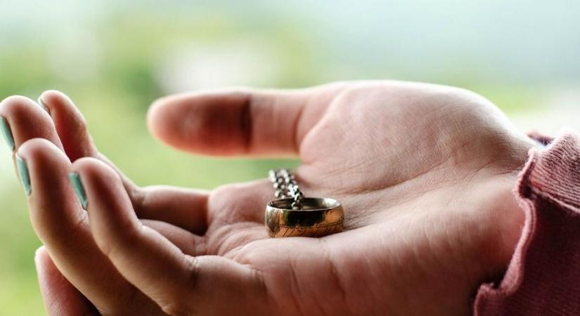 Különleges aranygyűrűnek veszett nyoma Dunaújvárosban, ez a minta teszi egyedivé