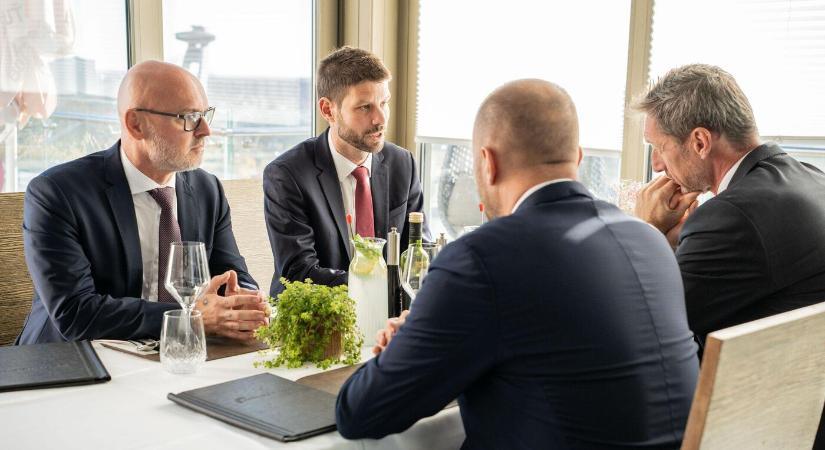 Fico leváltása a cél – együtt ebédelt négy ellenzéki pártelnök