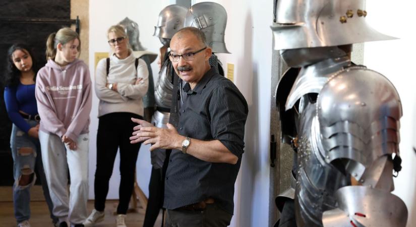 A kaposvári diákok telefonozás helyett múzeumba járnak