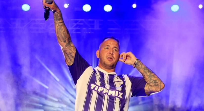 Micsoda?! Curtisnél lehet jelentkezni egy aláírt DVSC-mezre!