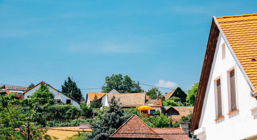 Ezen a csodálatos vidéki településen él a Szomszédok legendás Mágenheim Julija, Frajt Edit