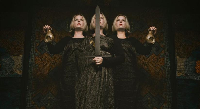 Sorsfotókat állítanak ki a Random Galériában