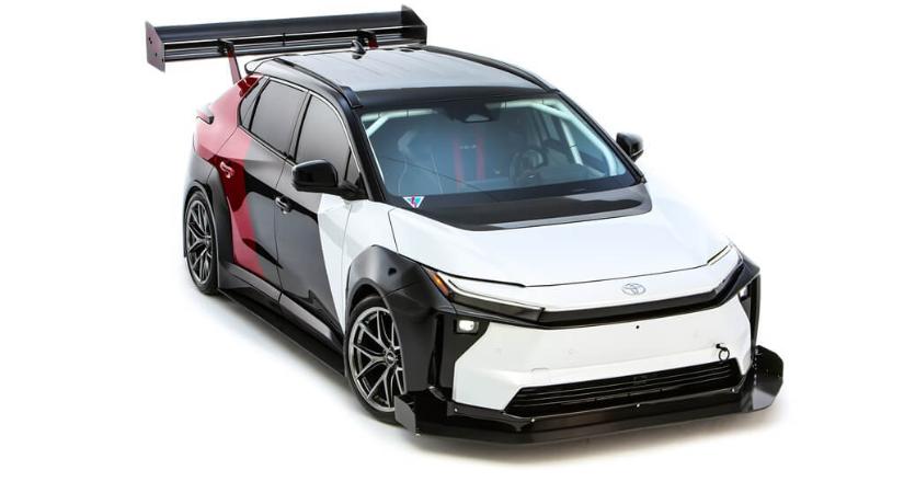 Versenyautót épített első elektromos típusából a Toyota