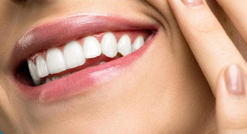 4 dolog, amit tuti elrontasz fogmosás közben, a fogaid a tét!