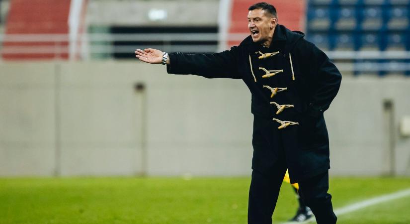 Újra csapat nélkül van az edző, aki összerúgta a port Böde Dániellel