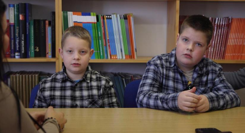 Megszólalt az egyik kisfiú, aki testvérével és édesapjával egy idős hölgy életét mentették meg Debrecenben