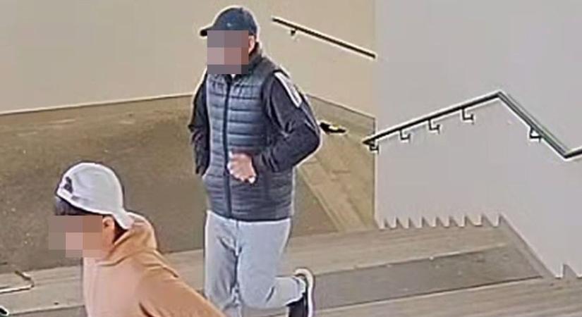 Fényképen a vélhető elkövetők, akik több kerékpárt is elloptak Csornán, a vasútállomáson