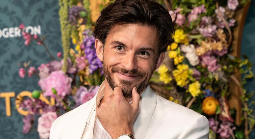 Jonathan Bailey lett 2025 legszexibb férfija – a Bridgerton sztárja meghódította a világot