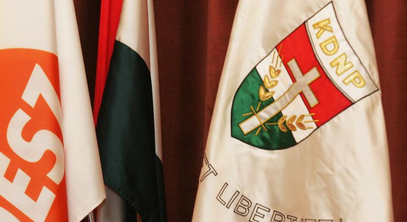 Csutival és az Index rovatvezetőjével is szerződésben áll a KDNP