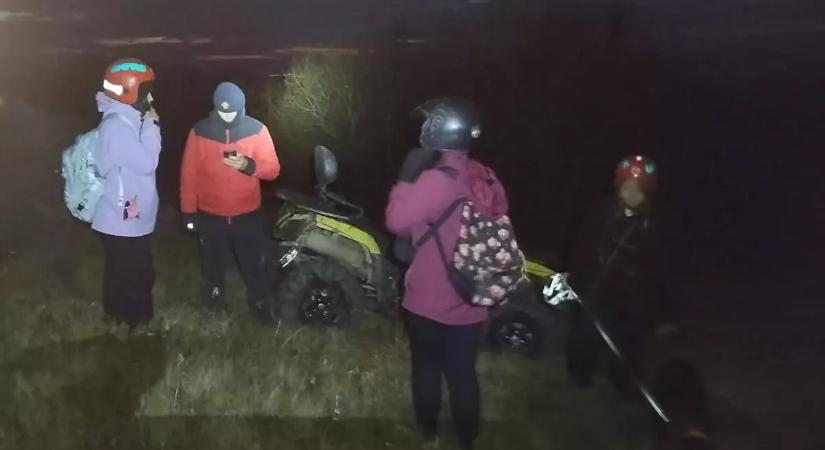 Kárpátalján a mentőszolgálat három túrázónak és sérült kutyájuknak segített