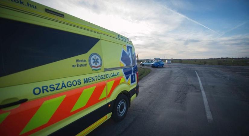 Feszítővágót is használni kellett a ceglédi balesetnél – listát közölt a sérültekről a mentőszolgálat