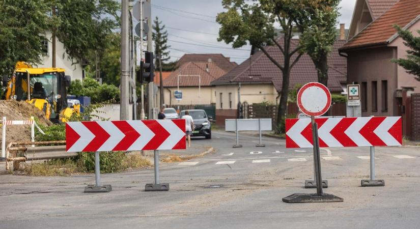 Változik a forgalmi rend egy forgalmas debreceni csomópontban!