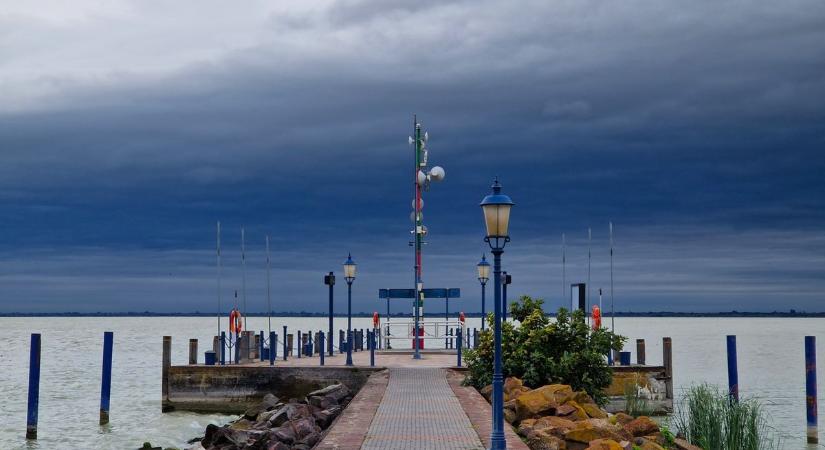 Balatoni viharjelzés – a szezon leghevesebb szele a 130 km/órát is elérte