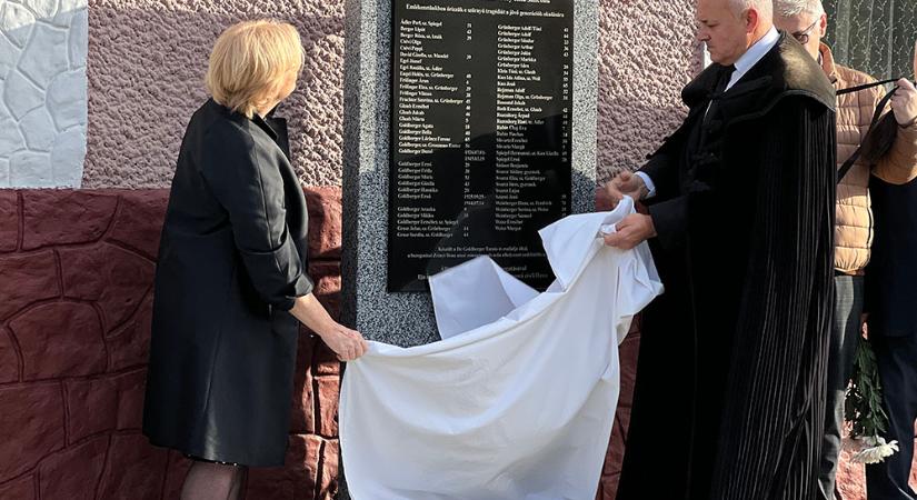 Emlékművet avattak a holokauszt zápszonyi áldozatainak tiszteletére