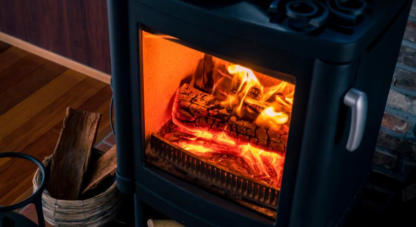 A kormány diszkriminálja a fával vagy biomasszával fűtő háztartásokat