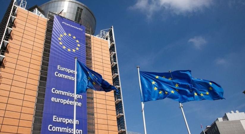 Lefejezik a brüsszeli vízfejet? Vége lehet az élethosszig tartó zsíros kis állásoknak, havi 10 millió forintért