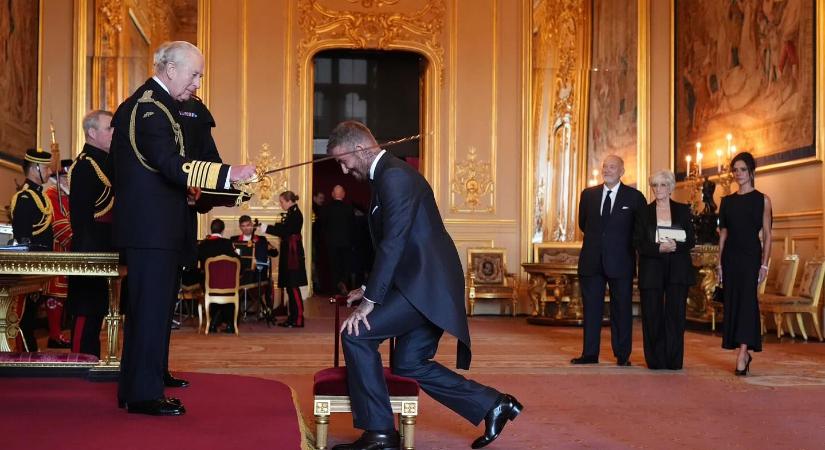 David Beckhamet lovaggá ütötte a király