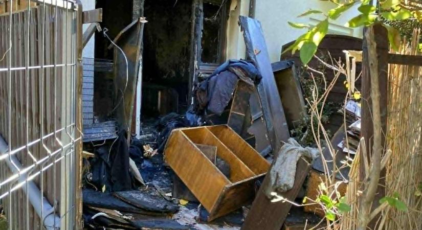 Pár nappal a szekszárdi társasházi tűzeset után még mindig füstszag lengi be a környéket (VIDEÓ)