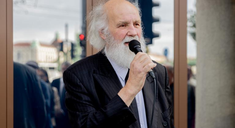 „Nem Iványi Gábor ellen kell vádat emelni, hanem Orbán Viktor ellen” – ellenzéki politikusok állnak ki a lelkész mellett