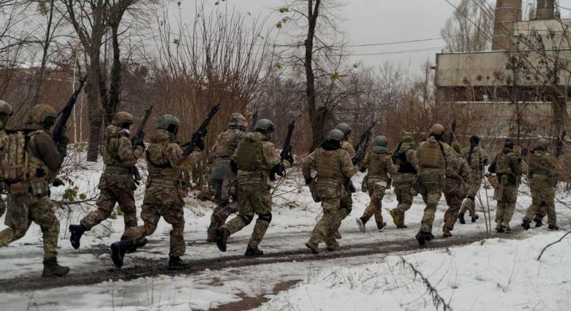 Ismét osztottak-szoroztak a brit katonai hírszerzők: szerintük ennyi orosz esett már el a fronton