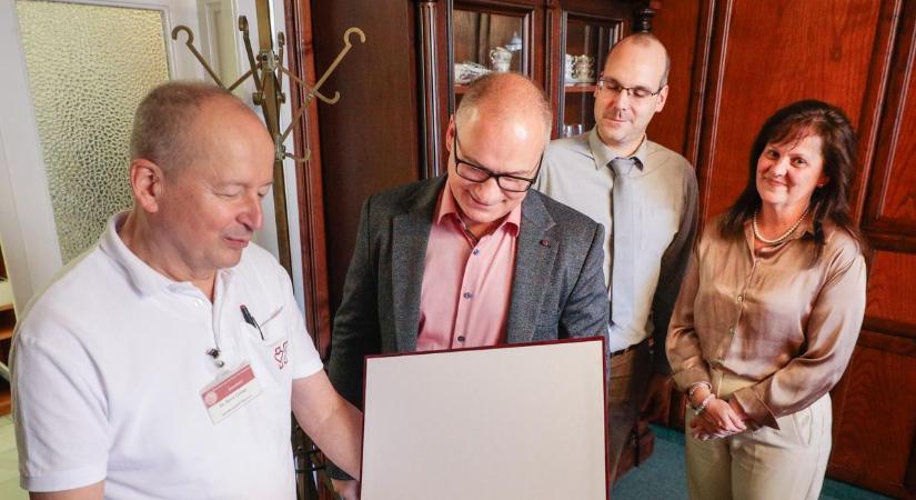 Olyan nem létezik, hogy ne tudjunk segíteni – Rendhagyó beszélgetésre kértük dr. Bátor Györgyöt