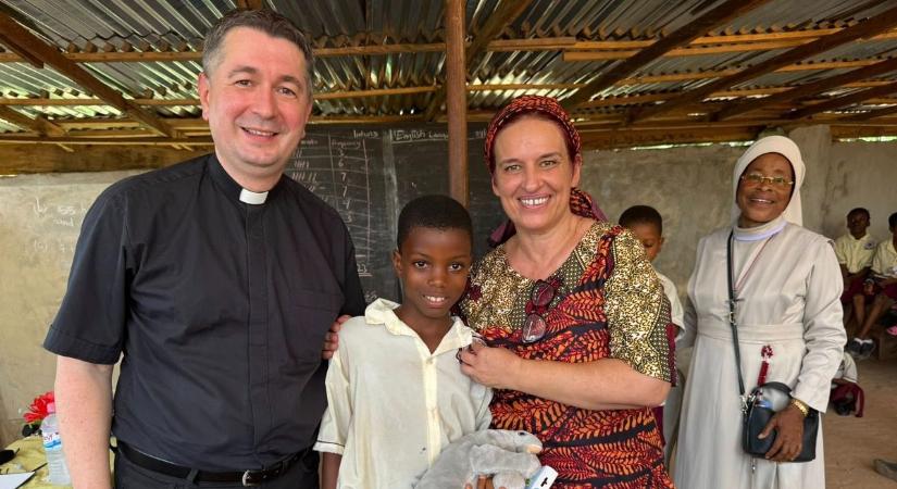 Robi atya most Afrikában segít! A kedvelt zalai iskolalelkész repülőre szállt, s Nigériában karol fel fiatalokat (galéria)