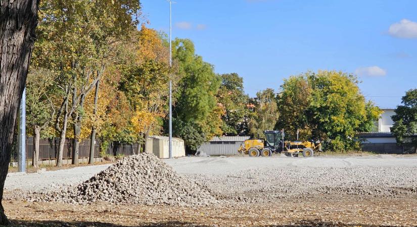 Megtudtuk, mi épül a Budai Ézsaiás utcán