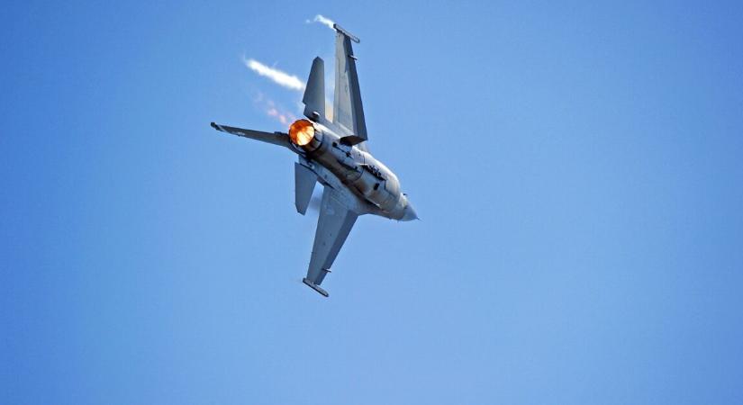 Elrettentő erővel üzent az USA Észak-Koreának – az amerikai tábornok gépe is felszállt