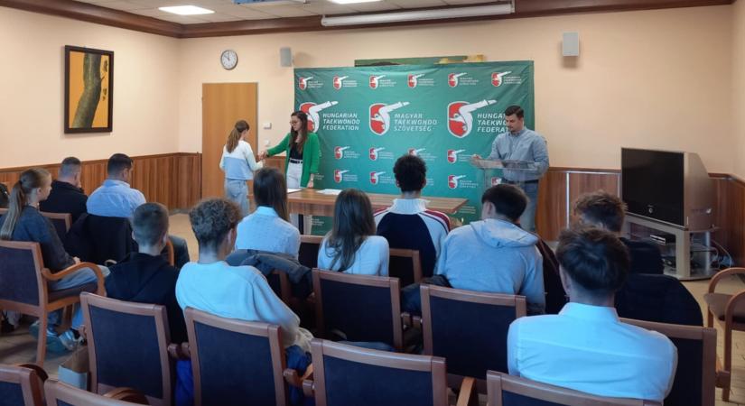 Átvették a Joma melegítőt a válogatott versenyzők