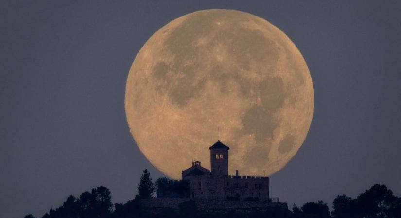 Ekkor jön az év leglátványosabb Szuperholdja, ránk is hatni fog!