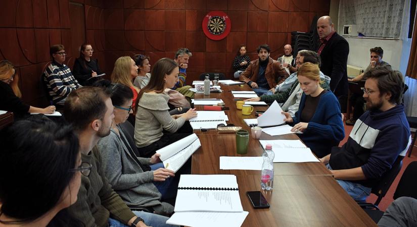 Megkezdődtek a Szívritmuszavar próbái a Jókai Színházban