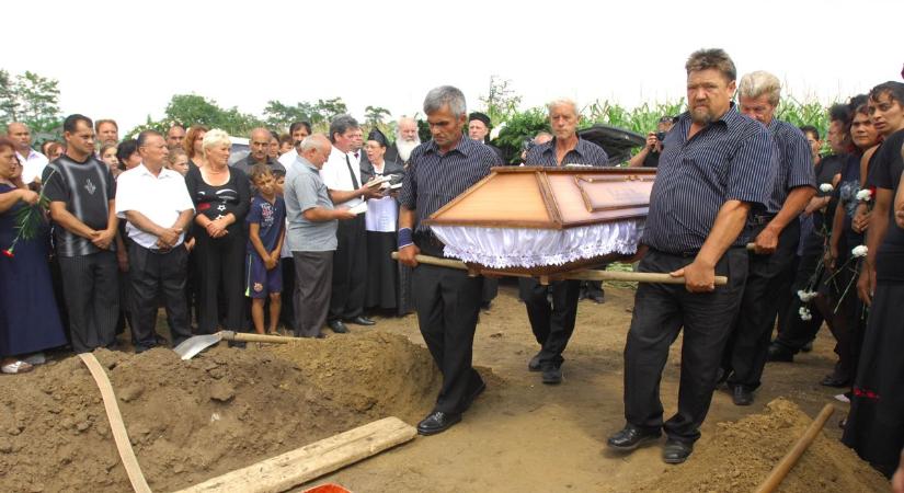 Repült a Molotov-koktél, majd tüzet nyitottak a menekülőkre: többen is meghaltak a romák elleni sorozatgyilkosságban