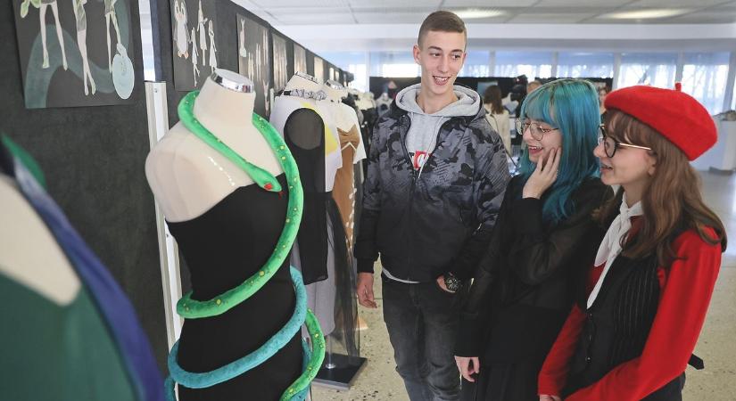 Nyíregyházi divattervező tanulók ruhakölteményei (fotókkal, videóval)