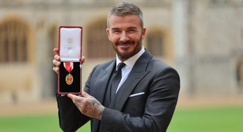 Sir David Beckham: III. Károly lovaggá ütötte a futballikont