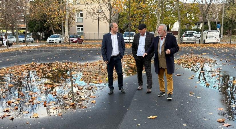 Nem sikerült a focipálya felújítása, nem veszi át a munkát az önkormányzat (videó)