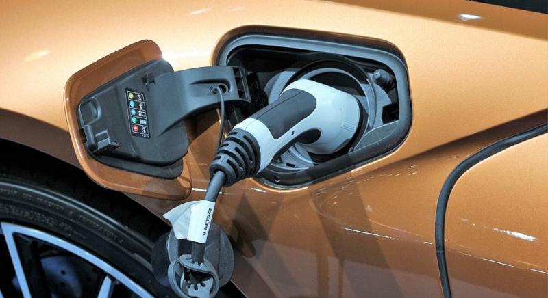 Az elektromos töltőberendezések közel fele Budapesten és Pest vármegyében üzemel