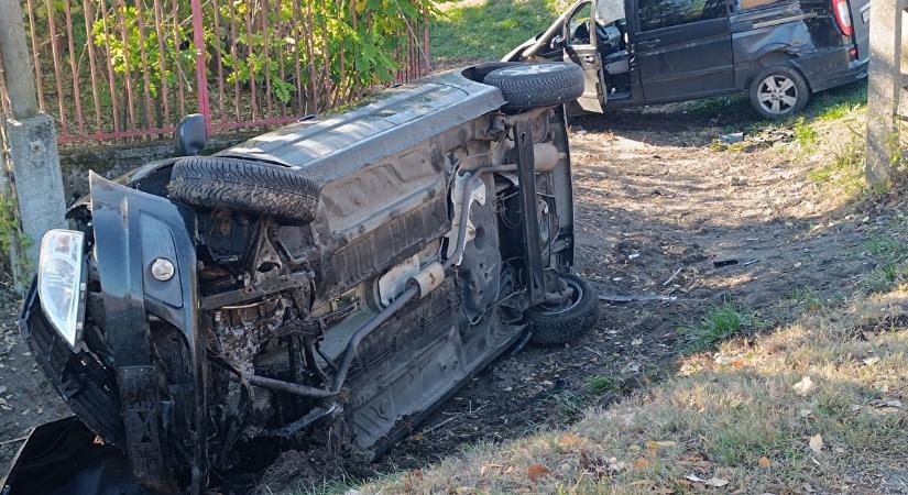 Mentőhelikoptert is riasztottak a súlyos balesethez, többen kórházba kerültek