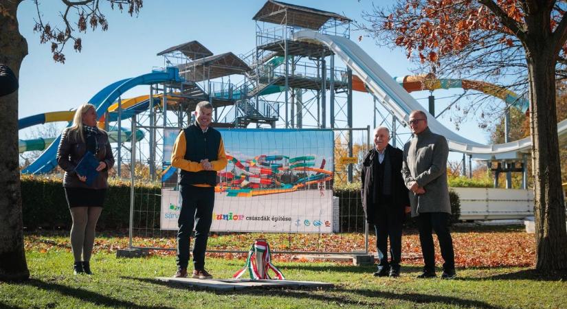 Új csúszdaparkkal bővül a sárvári fürdő! - fotók
