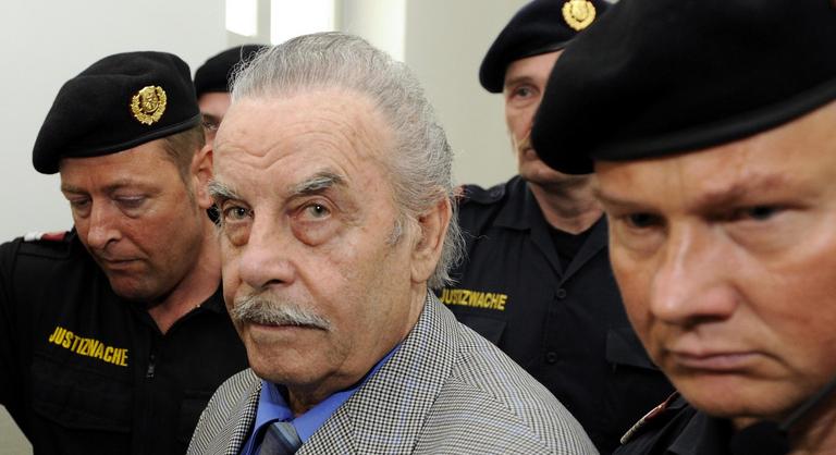 Donald Trumppal veszekszik a börtönben az amstetteni rém