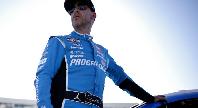 „Ez a seb minden eddiginél mélyebb” – Denny Hamlin padlón van, de úgy tervezi, hogy folytatja karrierjét