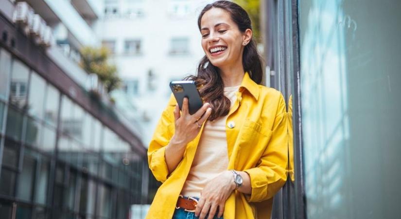 Ki kell cserélni a mobilokban a SIM-kártyát, különben megszűnik a szolgáltatás