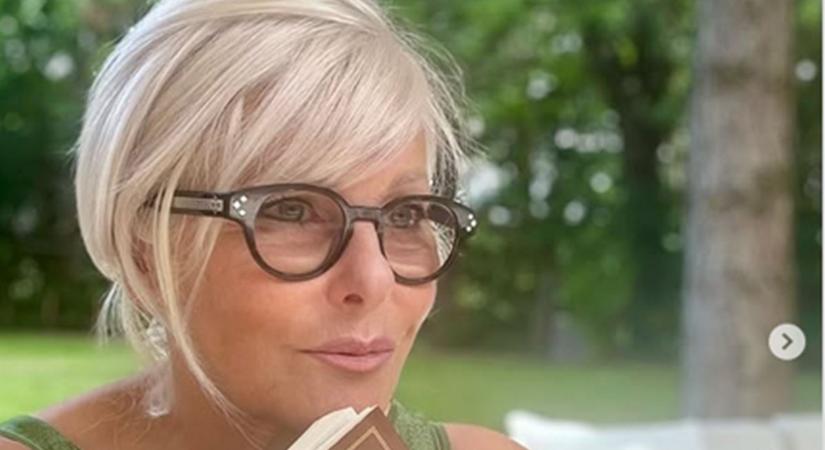 Pataki Ági ilyen álomotthonban él: csupa zöld veszi körbe a gyönyörű házat